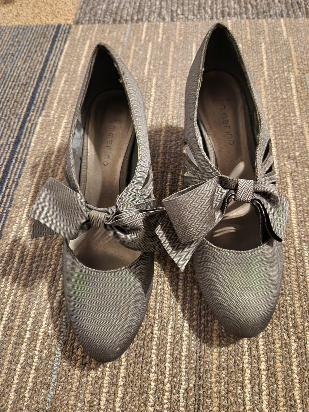 Women’s Gray Bow Accent Kitten Heels